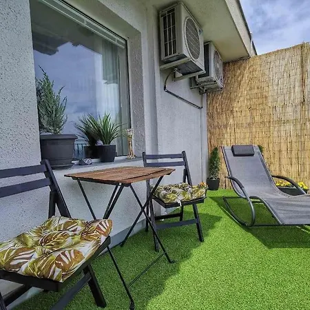 Lovely By The Sea Apartment Varna
